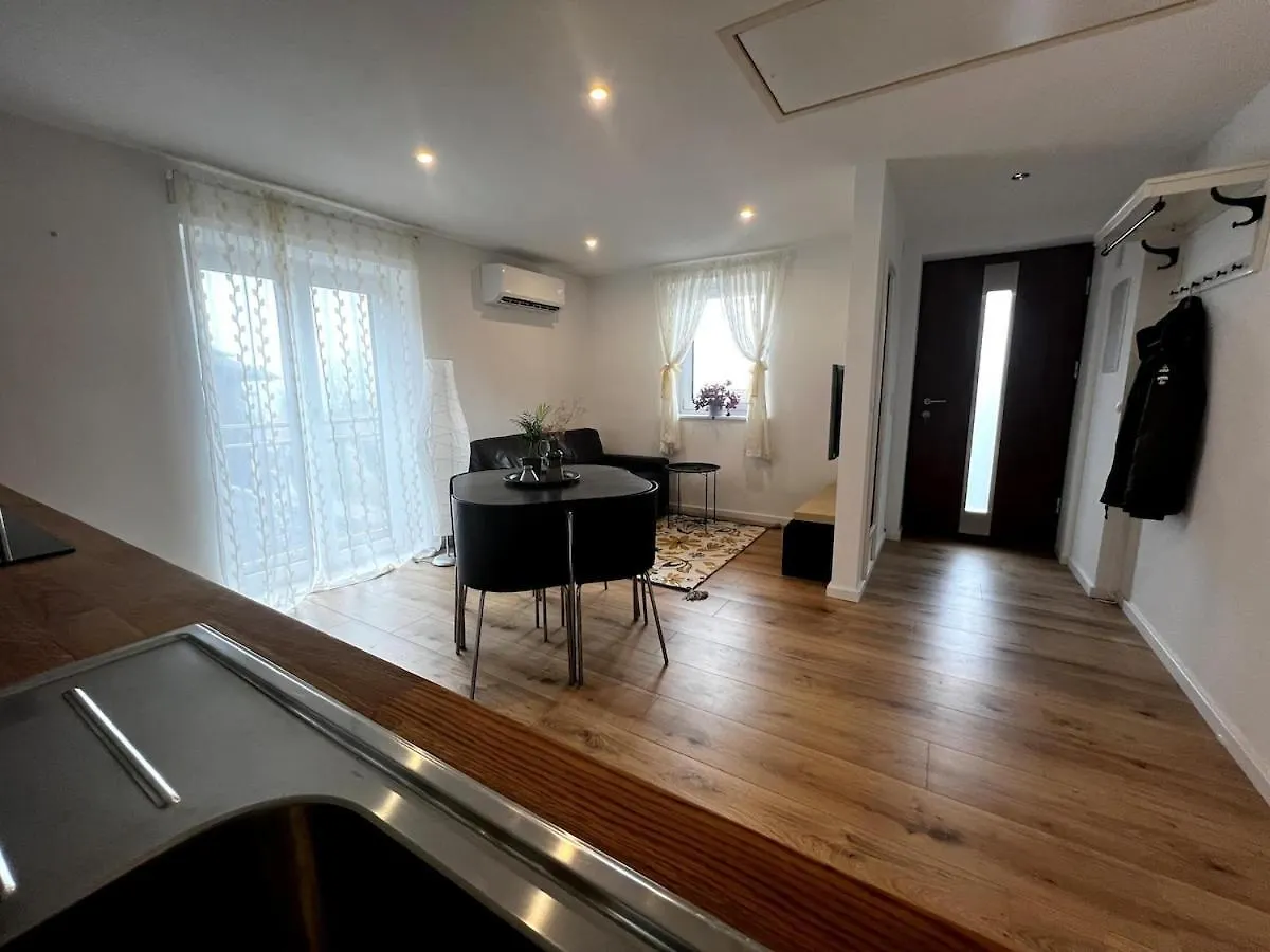 Zentrale Wohnen Im Gruenen Auf Dem Berg Apartment Biessenhofen 0*,